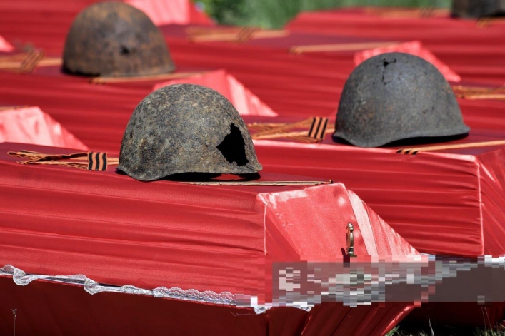 Лицемерие над гробами - рашисты под Мелитополем устроили перезахоронение и поговорили о нацизме (фото)